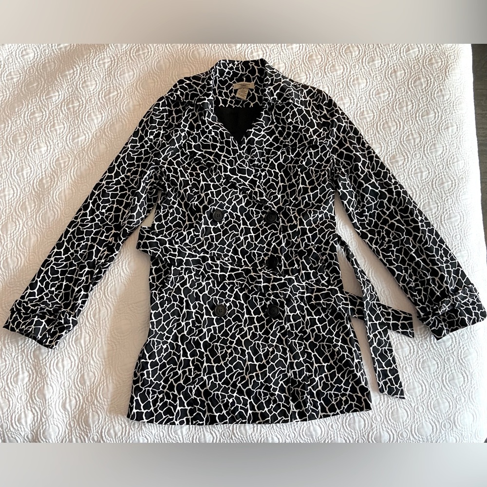 Vertigo Black White coat Size Small